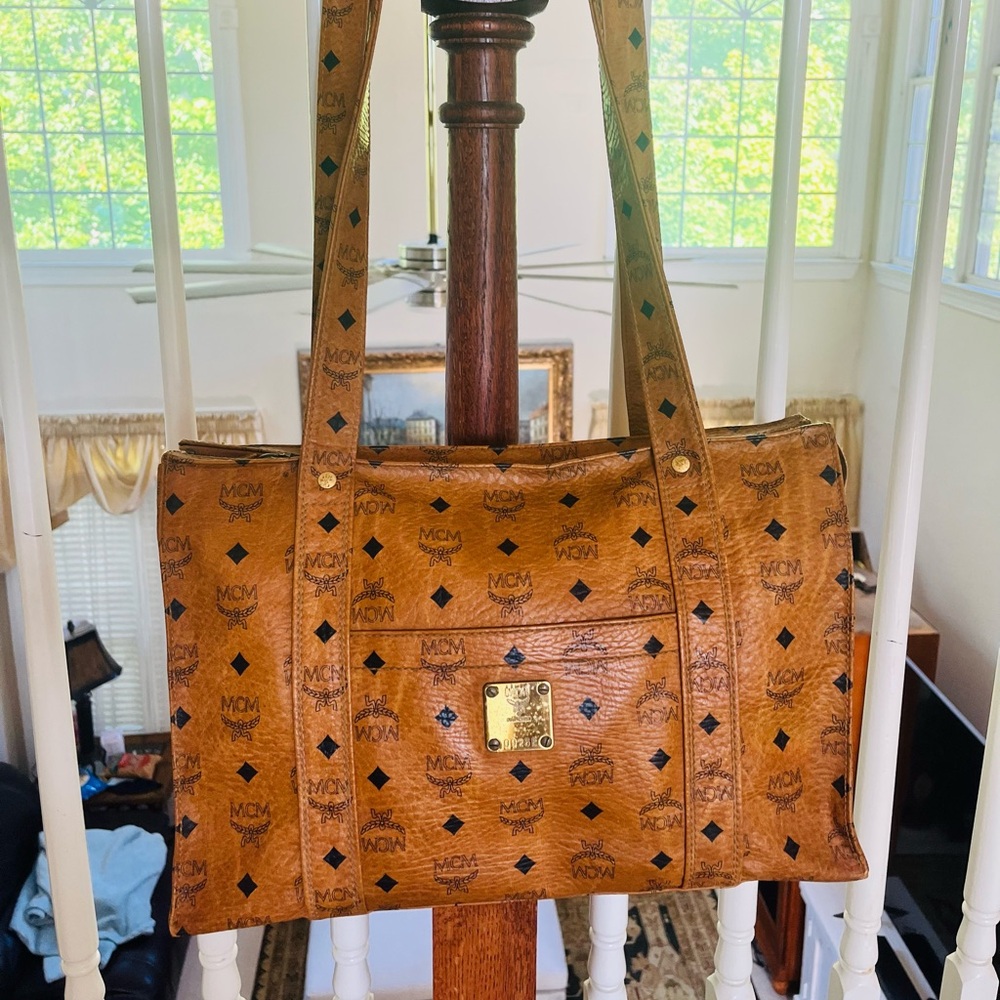 MCM TOTE